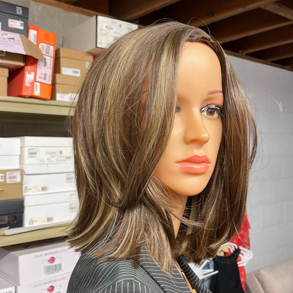 NWT 12” brown wig caramel golden highlights center part medium brunette DP - Picture 13 of 16